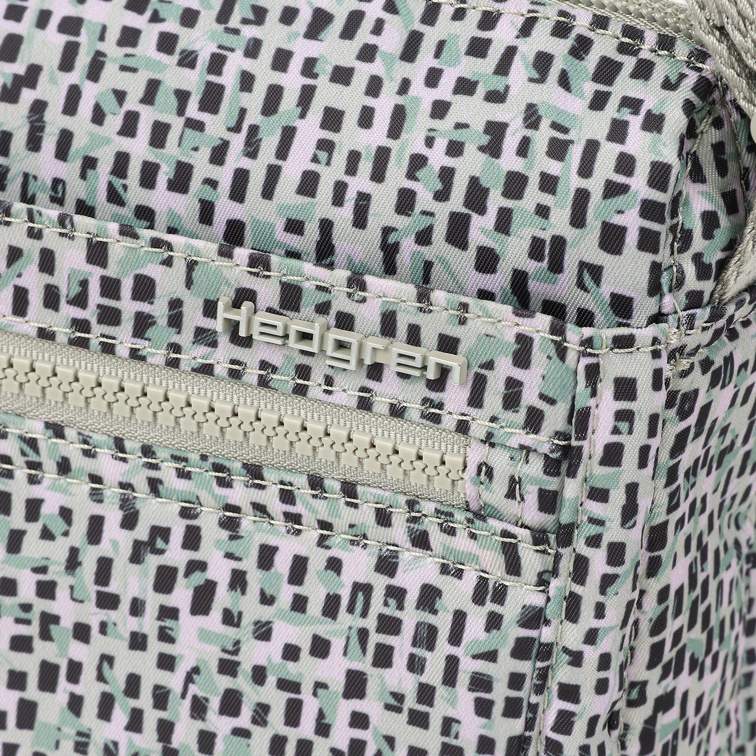 EYE Medium | Crossbody M + RFID | 100% Recycled RPET