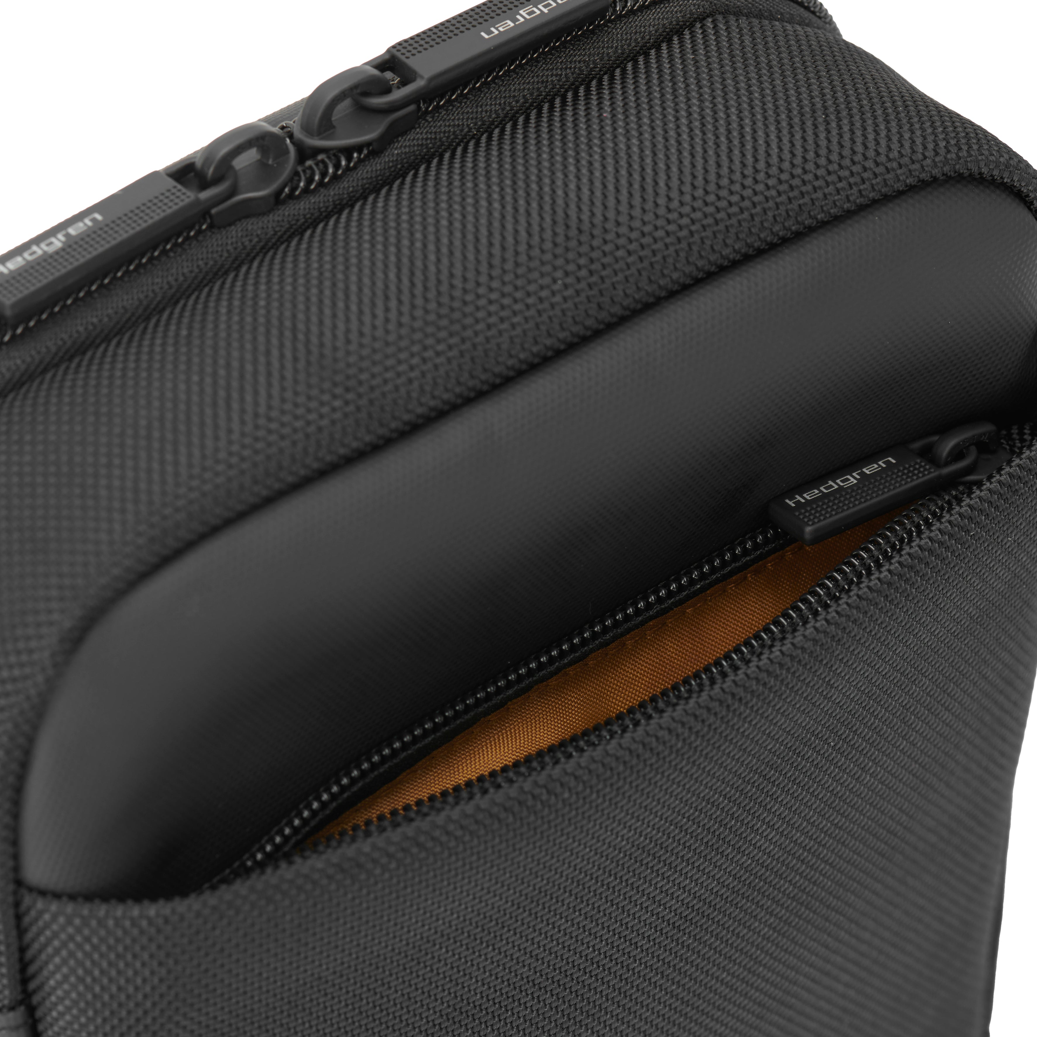 Hedgren APP Vertical Crossover Pouch 7" RFID