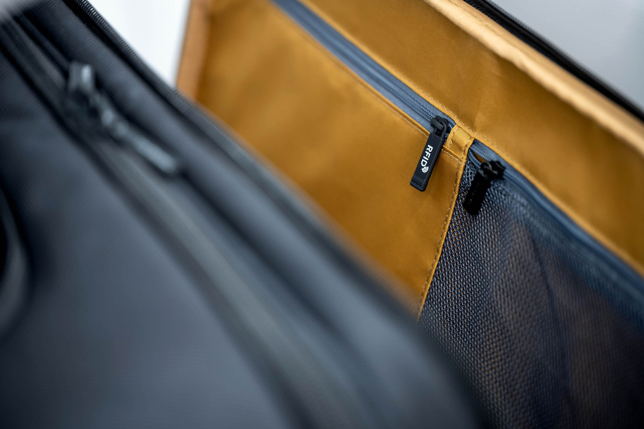 Hedgren CARD Business Luggage RFID