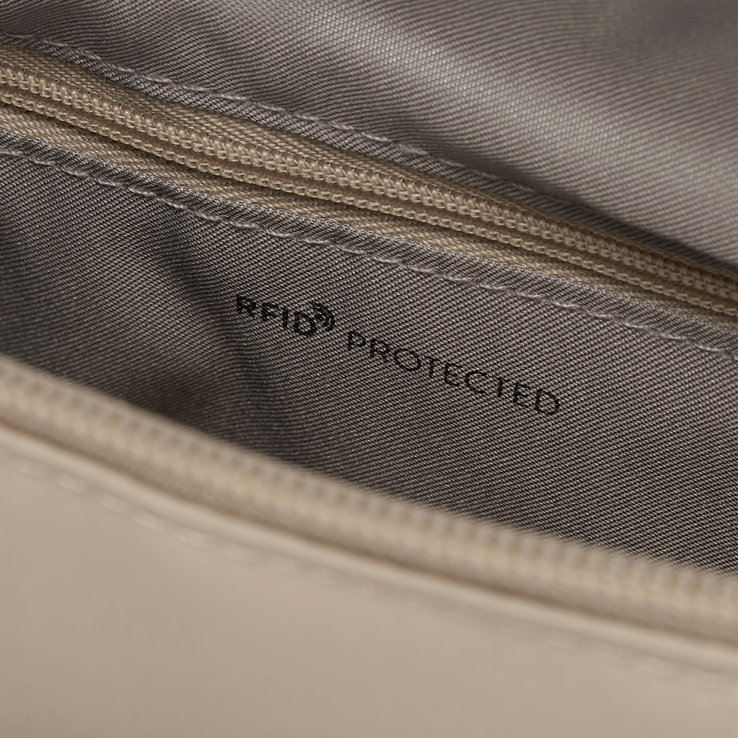 Hedgren EYE M Medium Shoulder Bag RFID