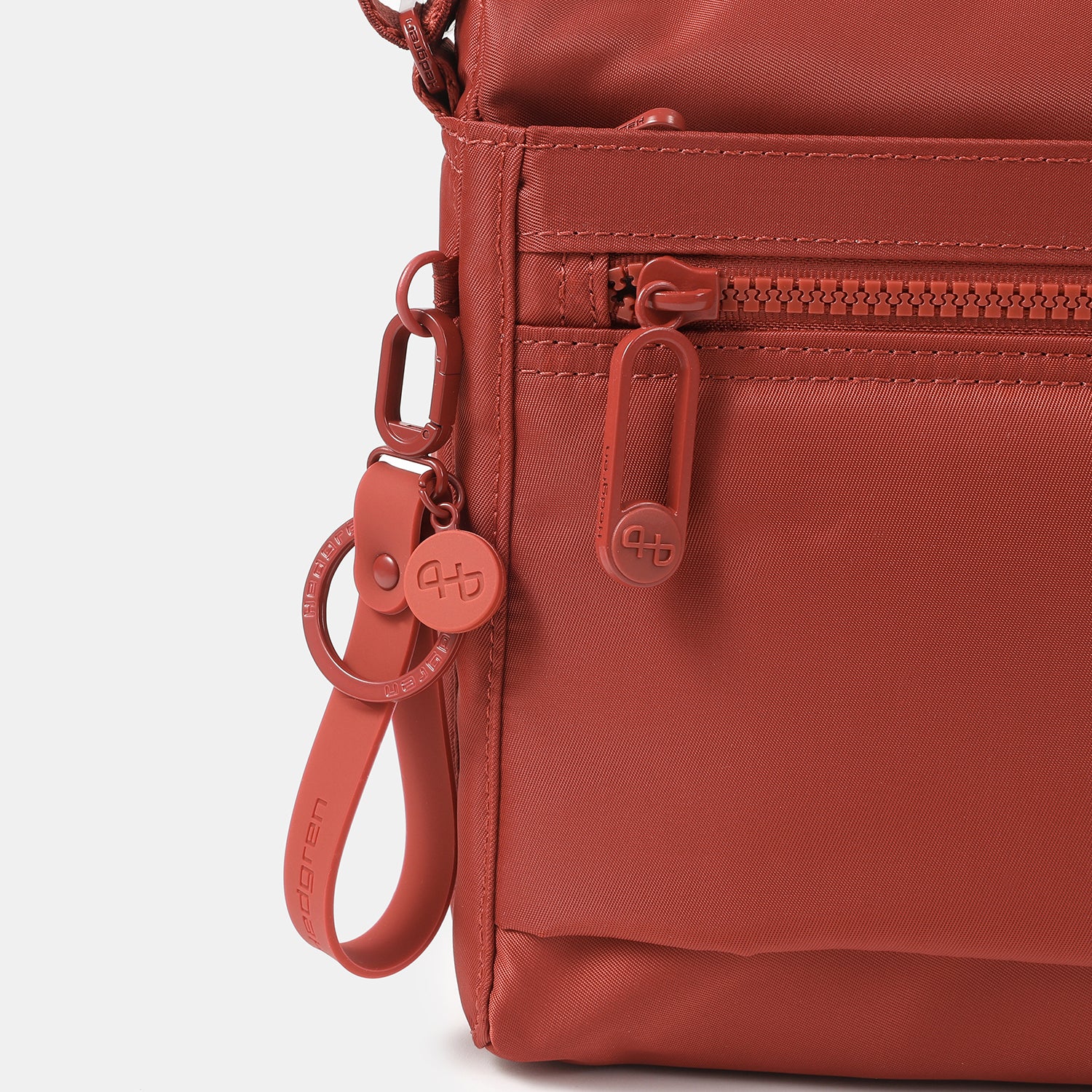 EYE Medium | Crossbody M + RFID | 100% Recycled RPET